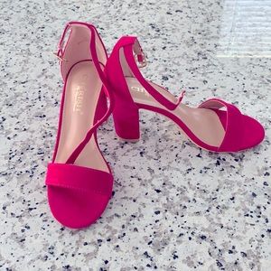 Pink heels never worn
